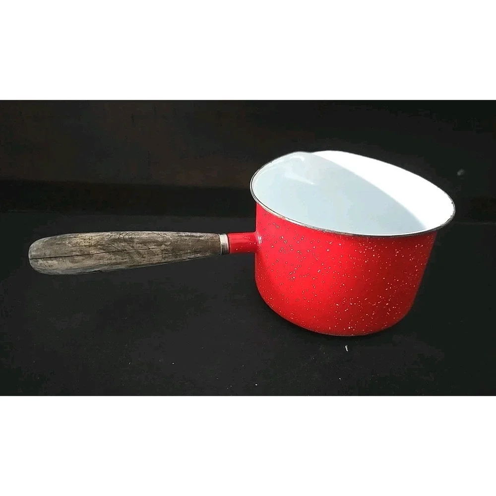 Red w‎ white speckle enamel saucepan / butter warmer w pour spout & wood handle